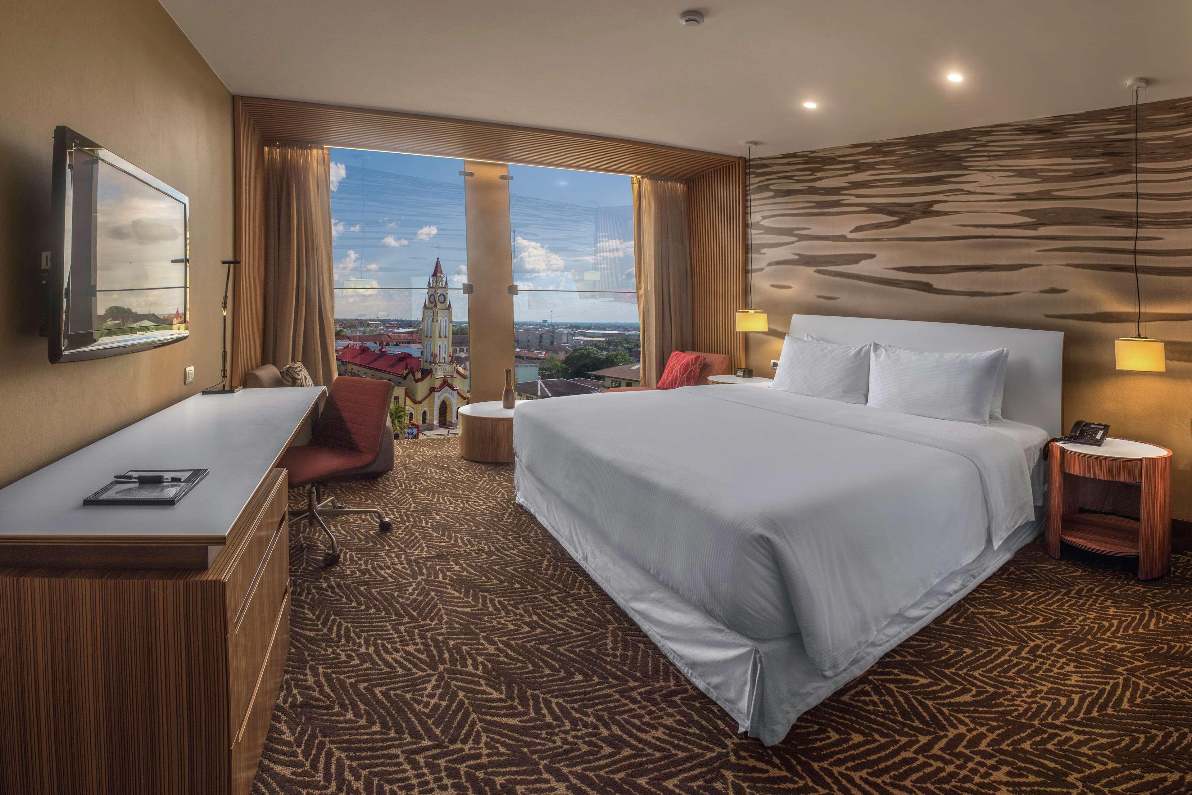 Doubletree By Hilton Iquitos Hotell Exteriör bild